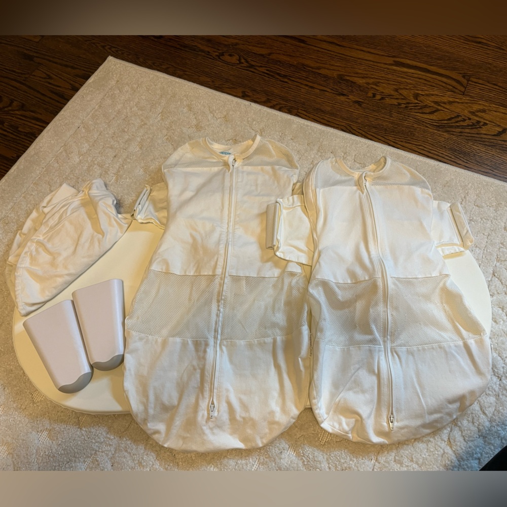 Snoo bundle - extra mattress, 2 snoo swaddles, and risers